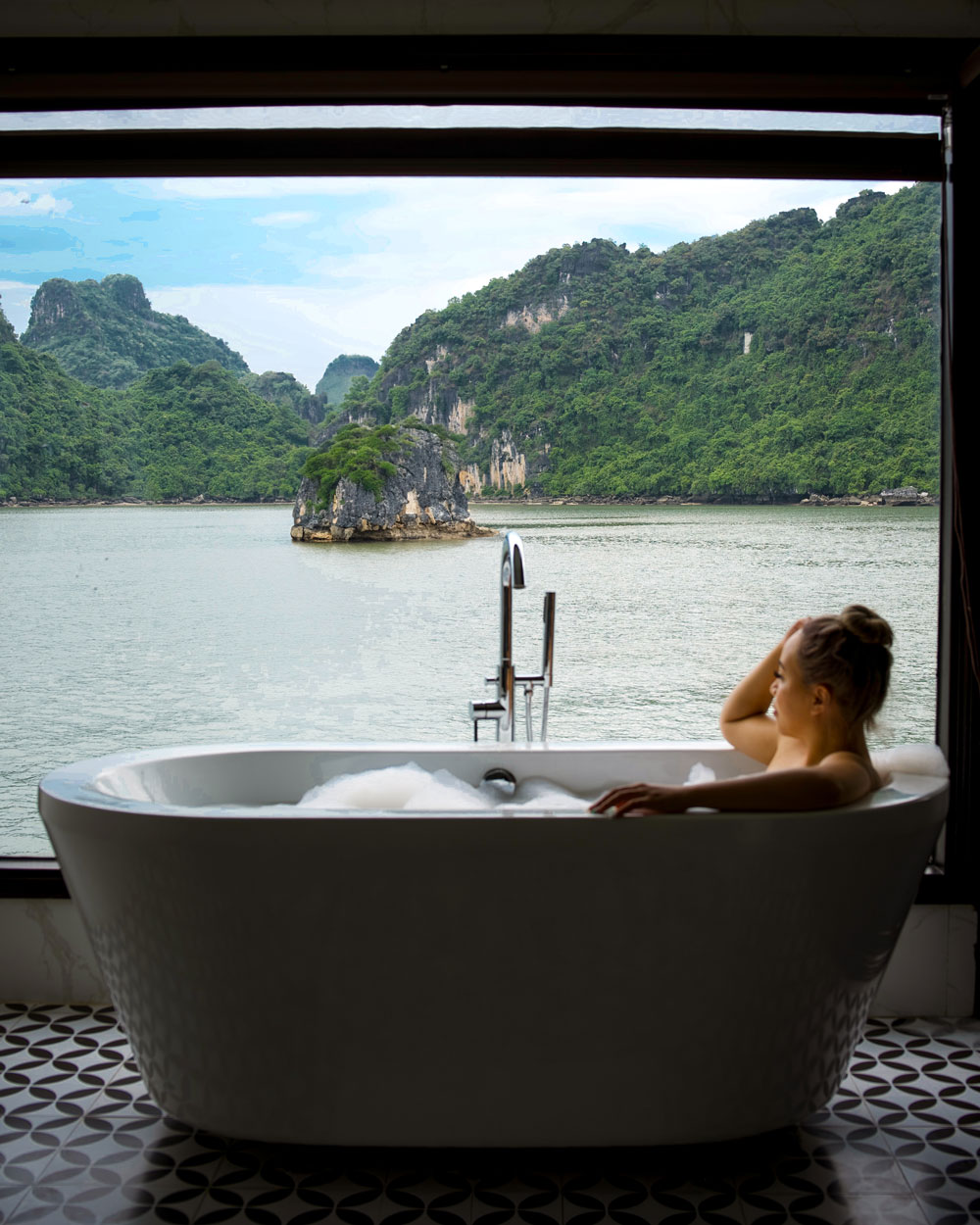 Cruise stay in Ha Long Bay, Vietnam
